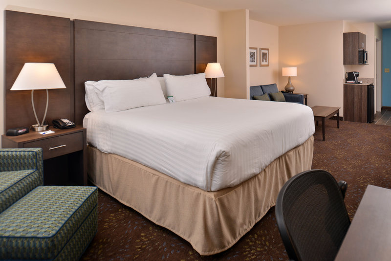 Holiday Inn Express and Suites Dearborn SW – Detroit Area