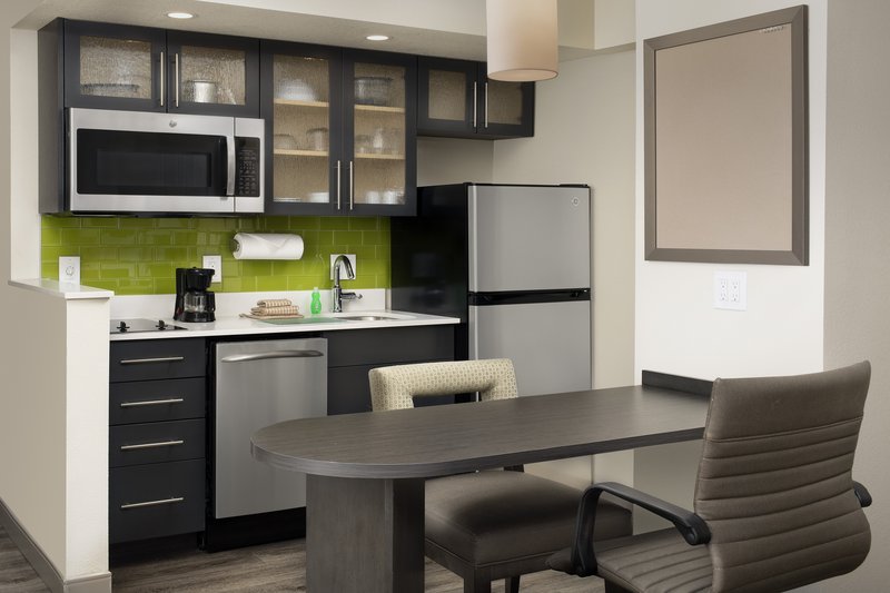 Candlewood Suites Alexandria West