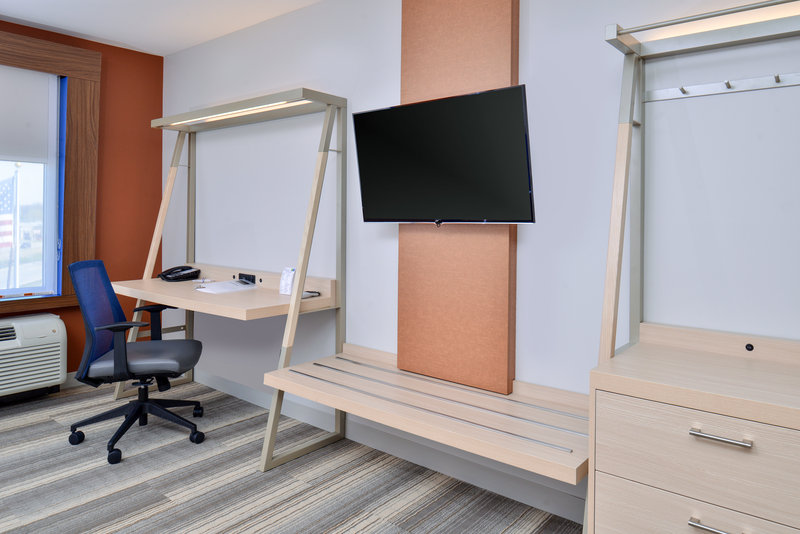 Holiday Inn Express and Suites Farmington Hills – Detroit
