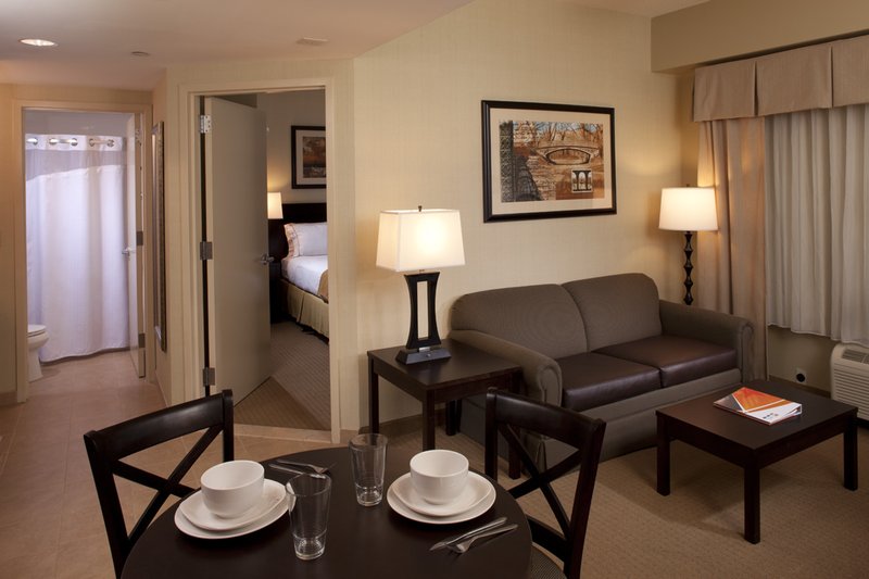 Holiday Inn Express – Military Building 107