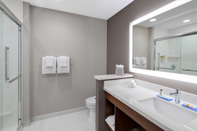 Holiday Inn Express and Suites Lubbock Central – Univ Area