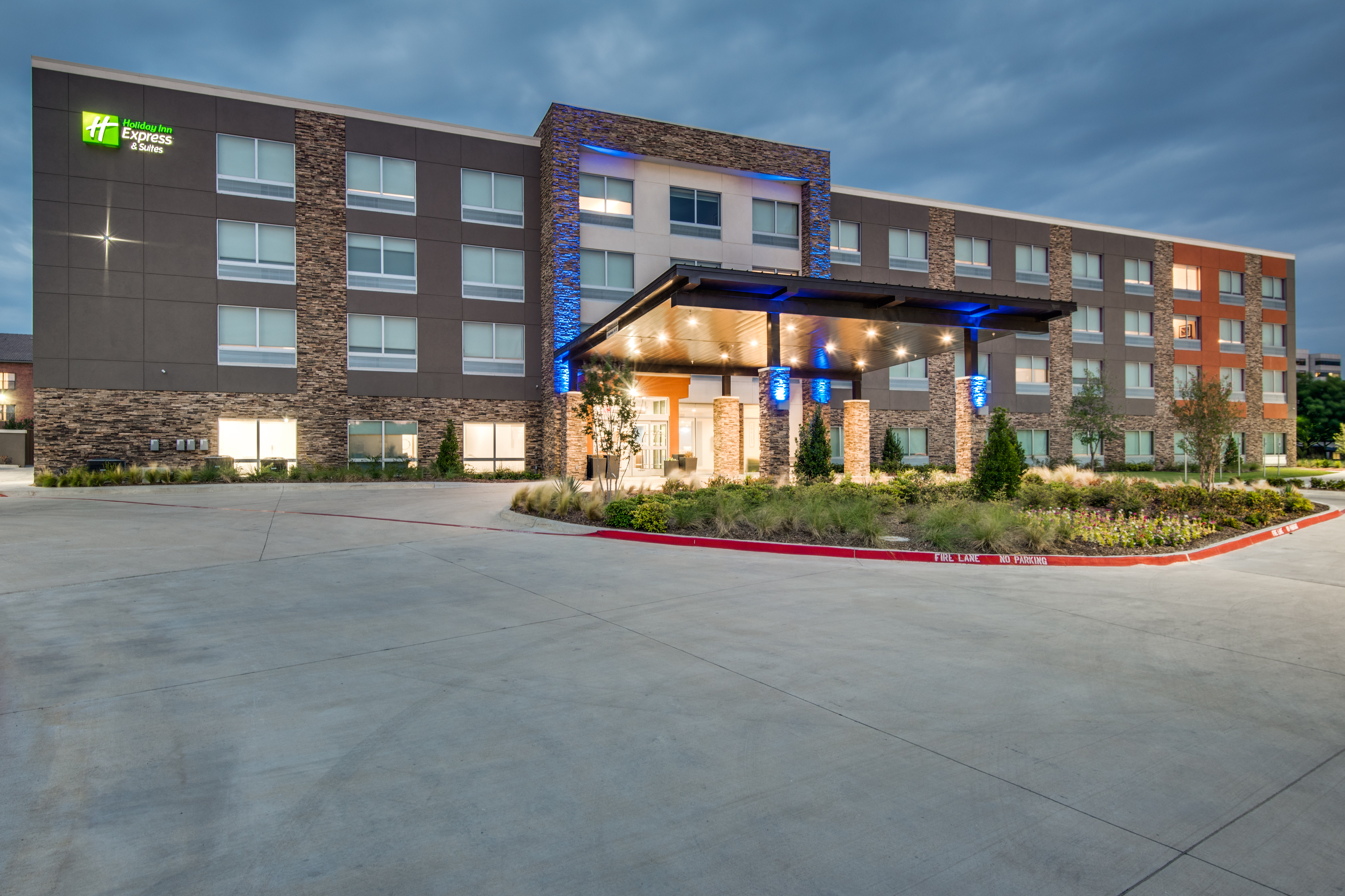 Holiday Inn Express/Suites Dallas North