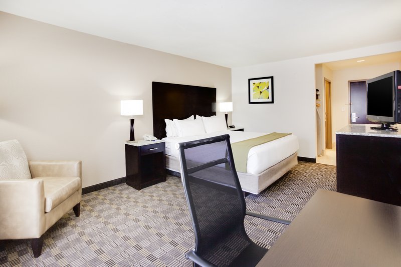 HOLIDAY INN EXP SUITES MEBANE