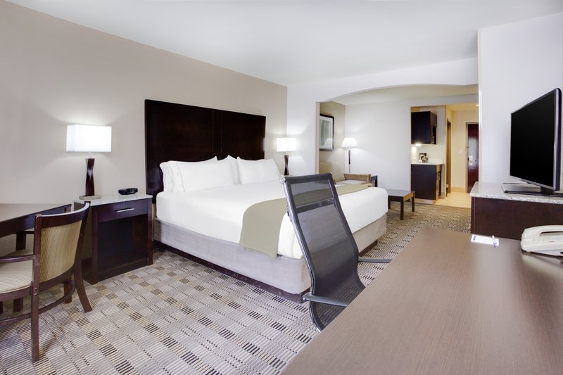 HOLIDAY INN EXP SUITES MEBANE