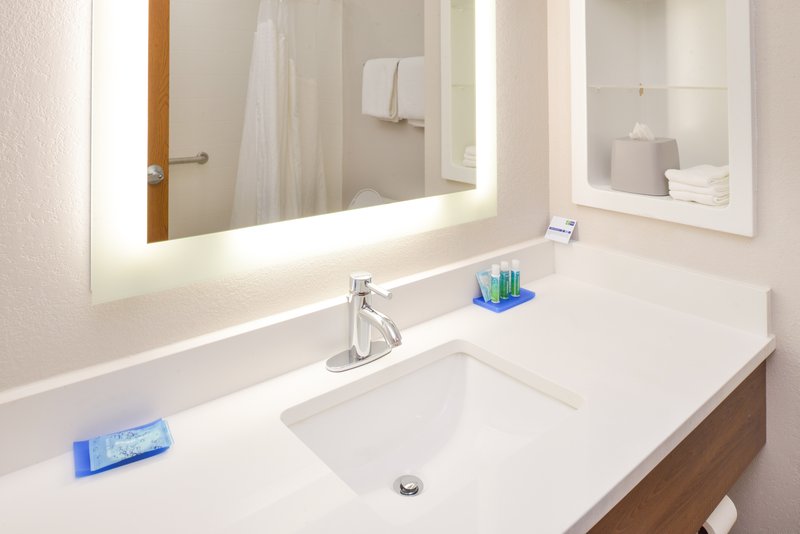 HOLIDAY INN EXPRESS EAST RIDGE