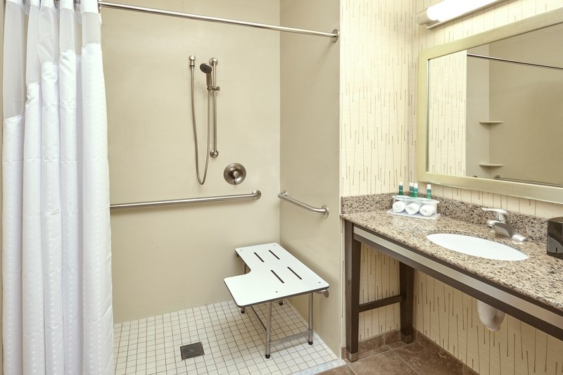 KING MOBILITY ACCESSIBLE TUB NONSMOKING