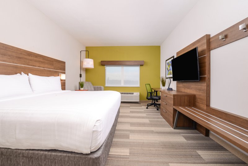 Holiday Inn Express and Suites St. Petersburg – Seminole Area
