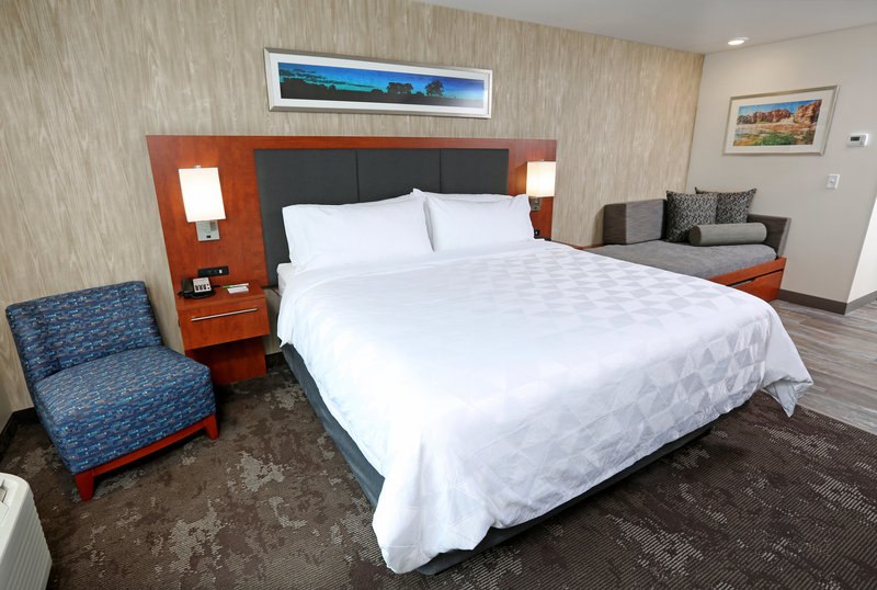 1 KING BED WITH TRUNDLE BED NS