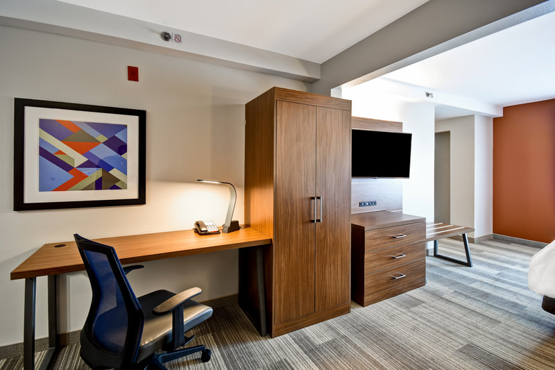 HOLIDAY INN EXPRESS – SCHERERVILLE