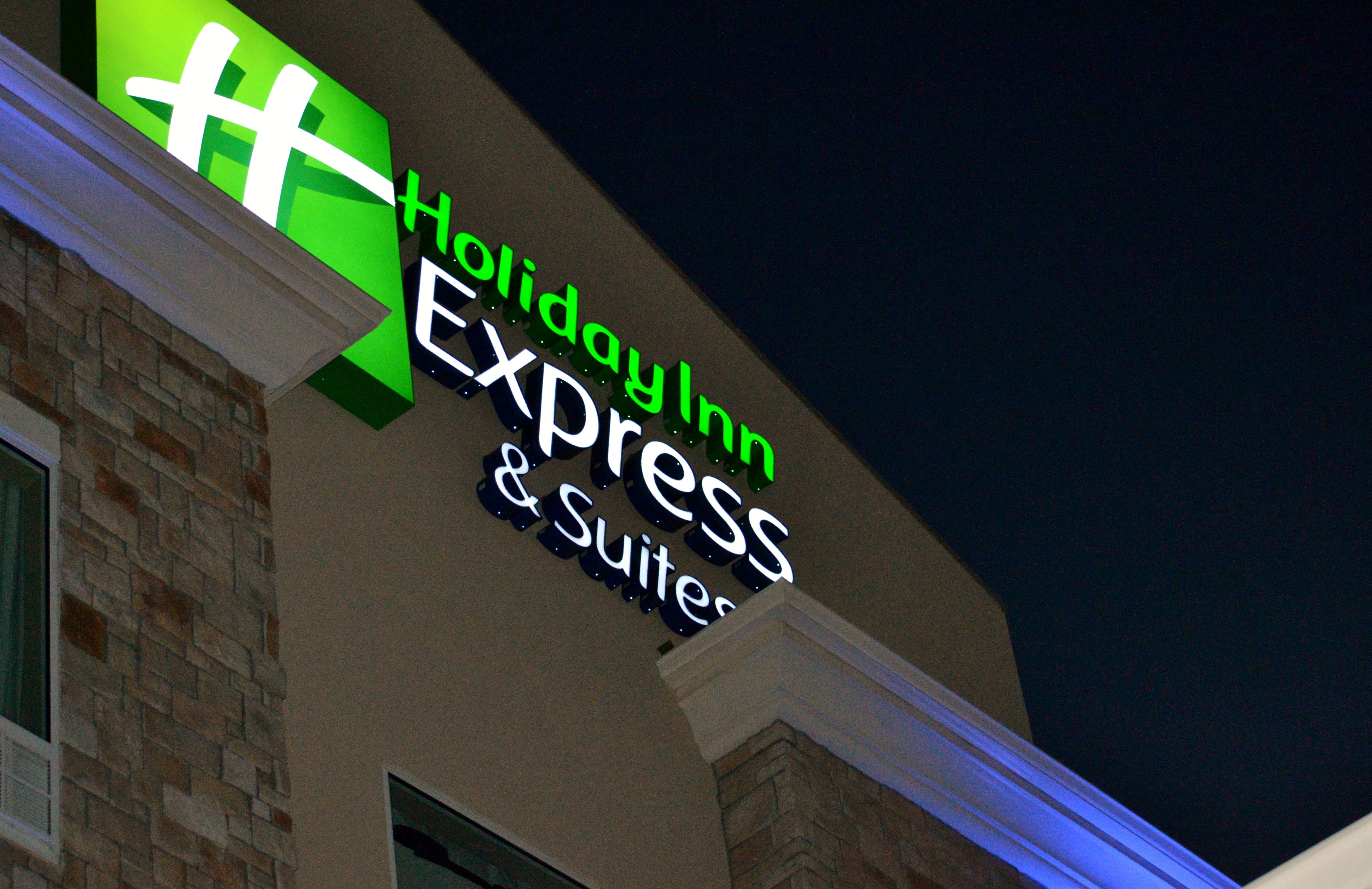 Holiday Inn Express & Suites St. Joseph