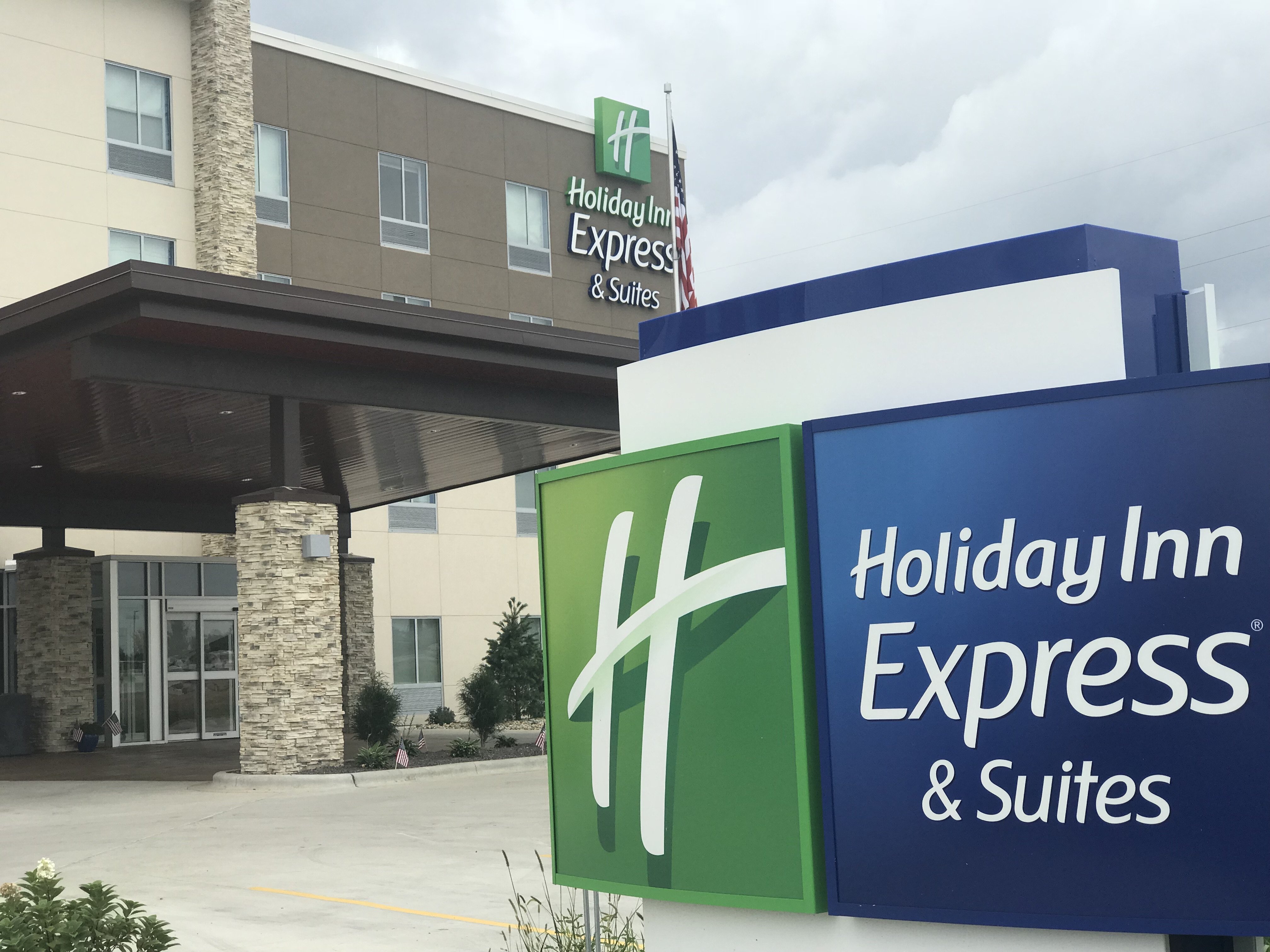 Holiday Inn Express & Suites-Medical Ctr