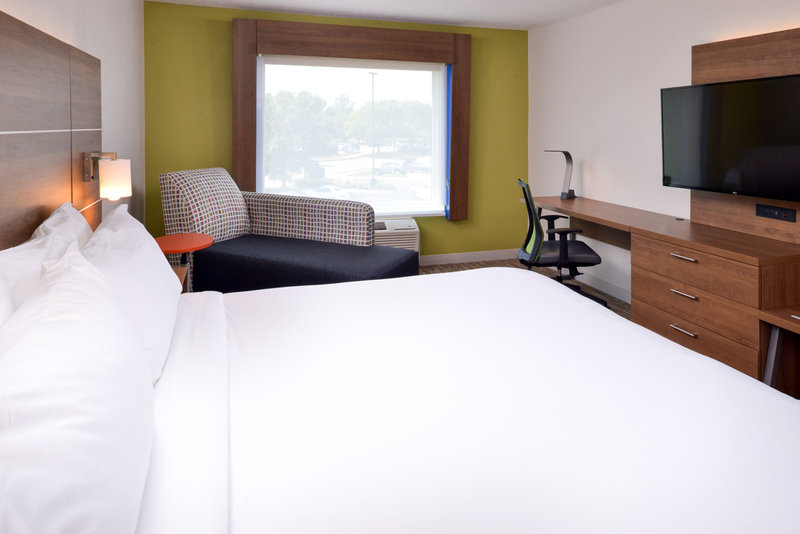 Holiday Inn Express Omaha – 120th and Maple