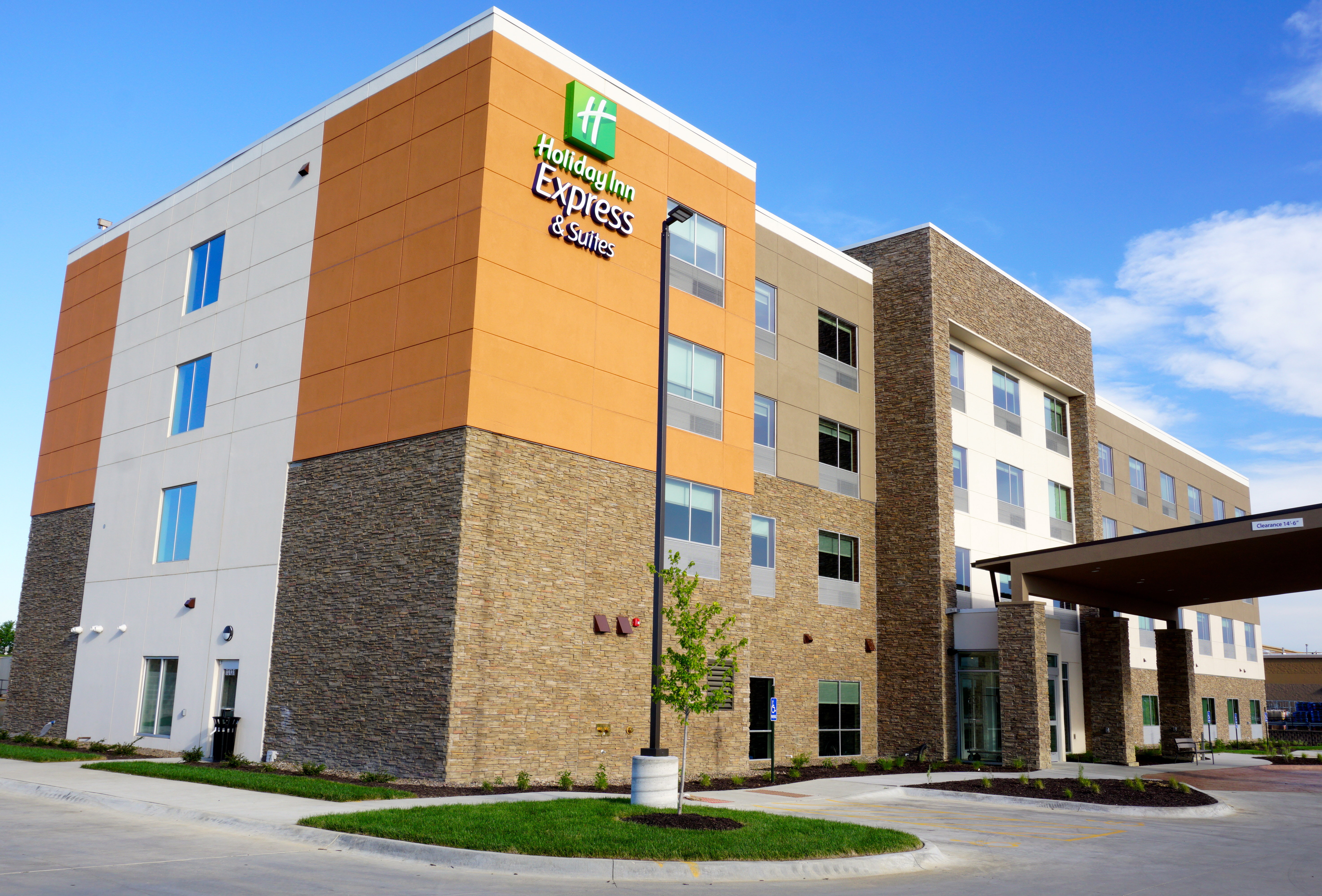 Holiday Inn Express & Stes Millard Area