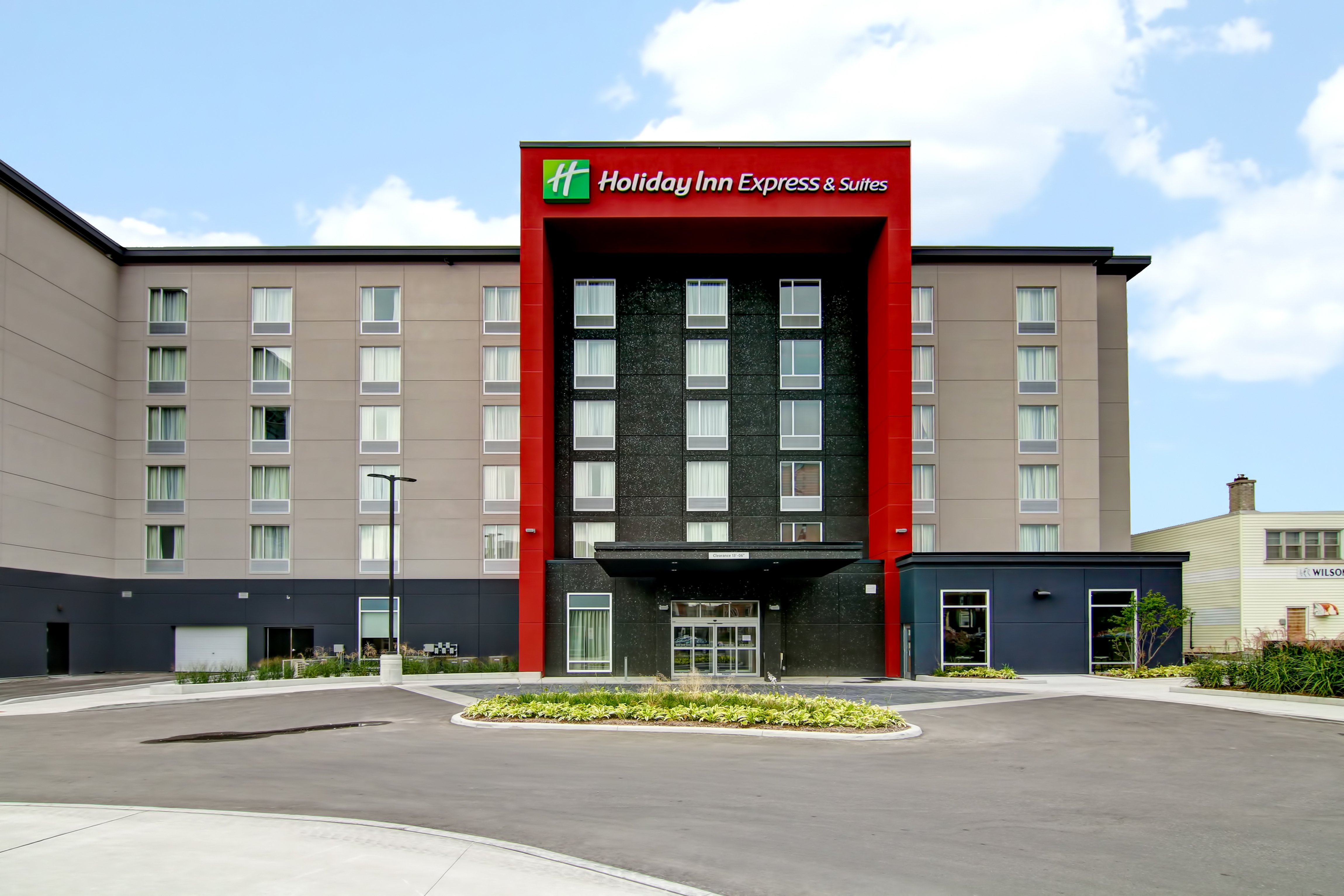 Holiday Inn Express & Suites Oshawa