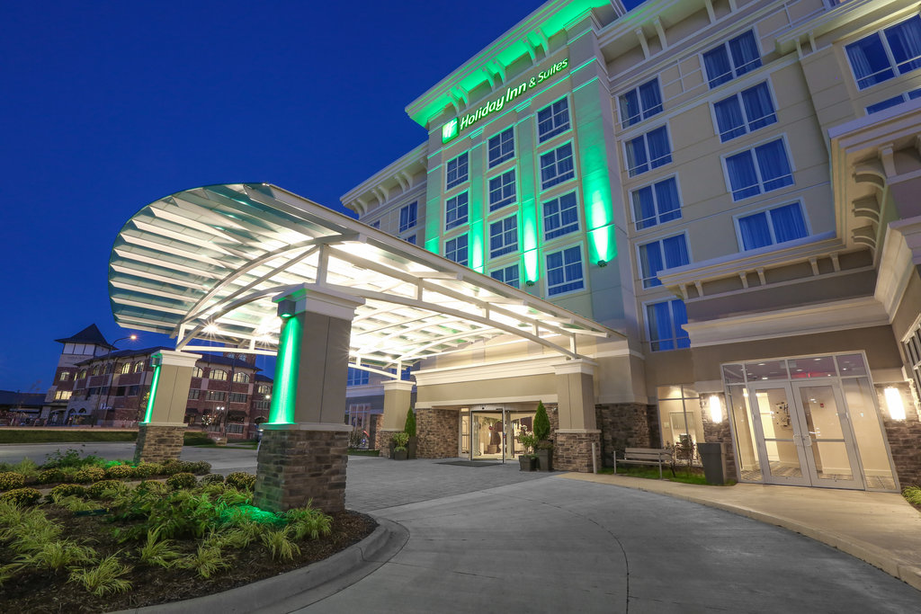Exterior Feature - Holiday Inn & Suites hotel in East Peoria, IL