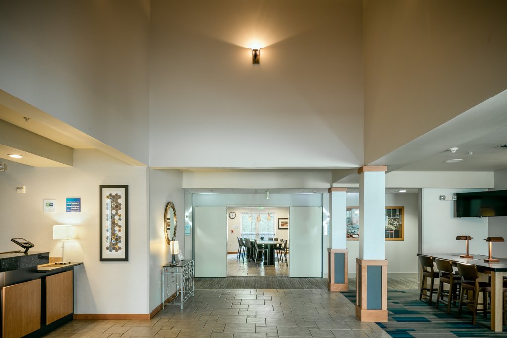 Grand entrance hotel lobby