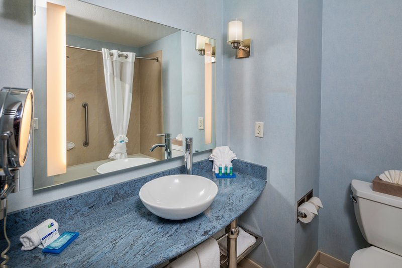 HOLIDAY INN EXPRESS & SUITES MODESTO