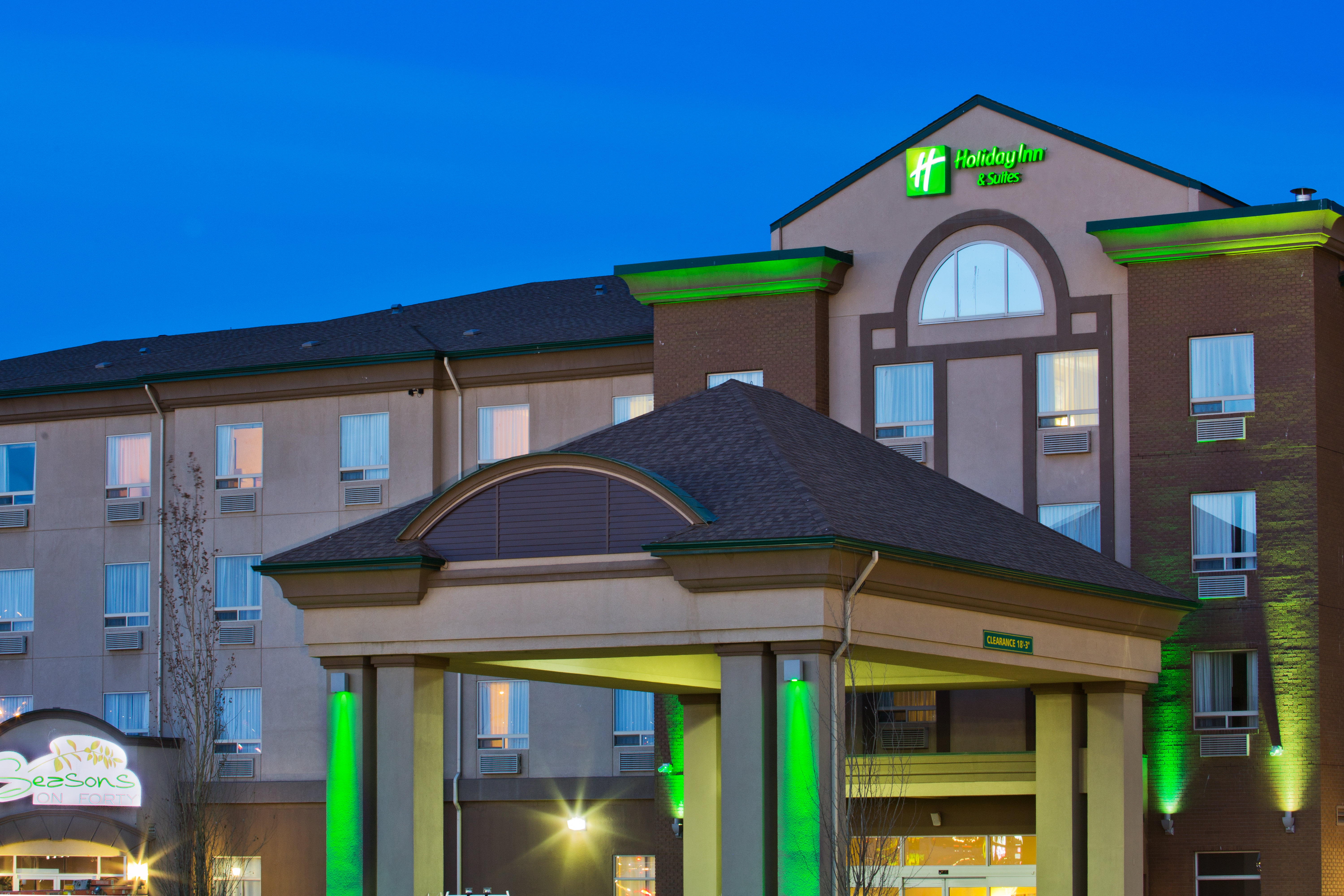 Holiday Inn Hotel & Suites