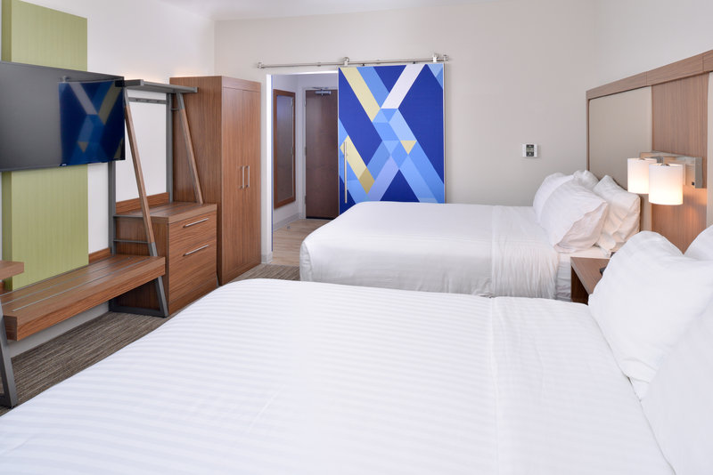 TWO QUEEN BEDS NONSMOKE