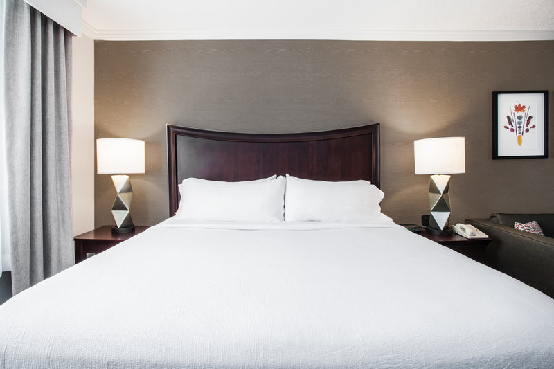 HOLIDAY INN – LAKE GEORGE TURF