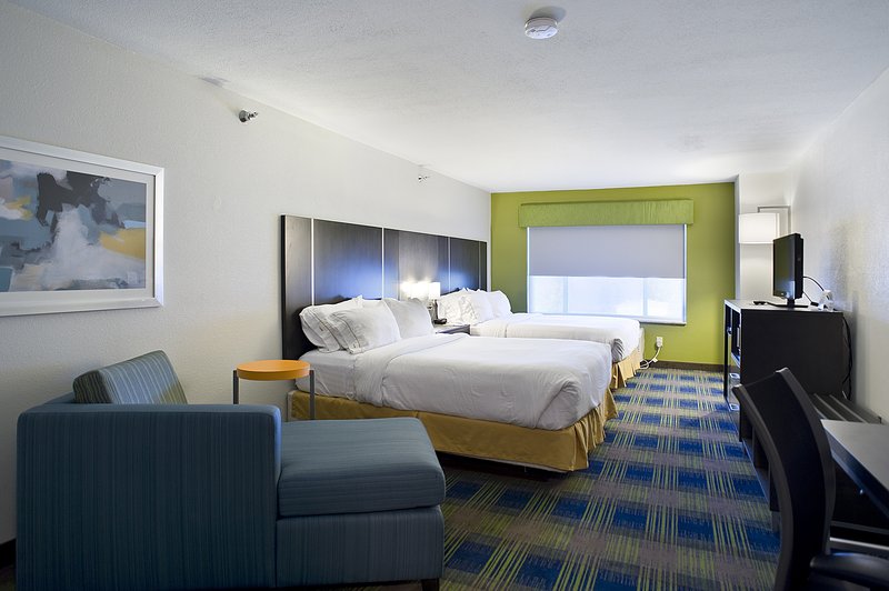 2 QUEEN BEDS NONSMOKING