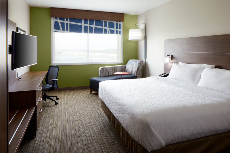 Holiday Inn Express and Suites Cincinnati North – Liberty Way