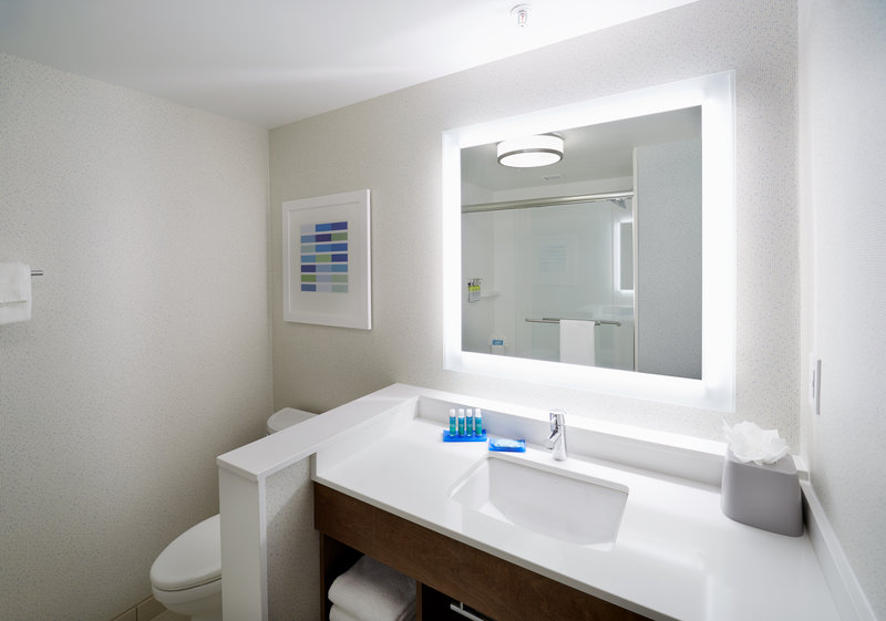 Holiday Inn Express and Suites Cincinnati North – Liberty Way