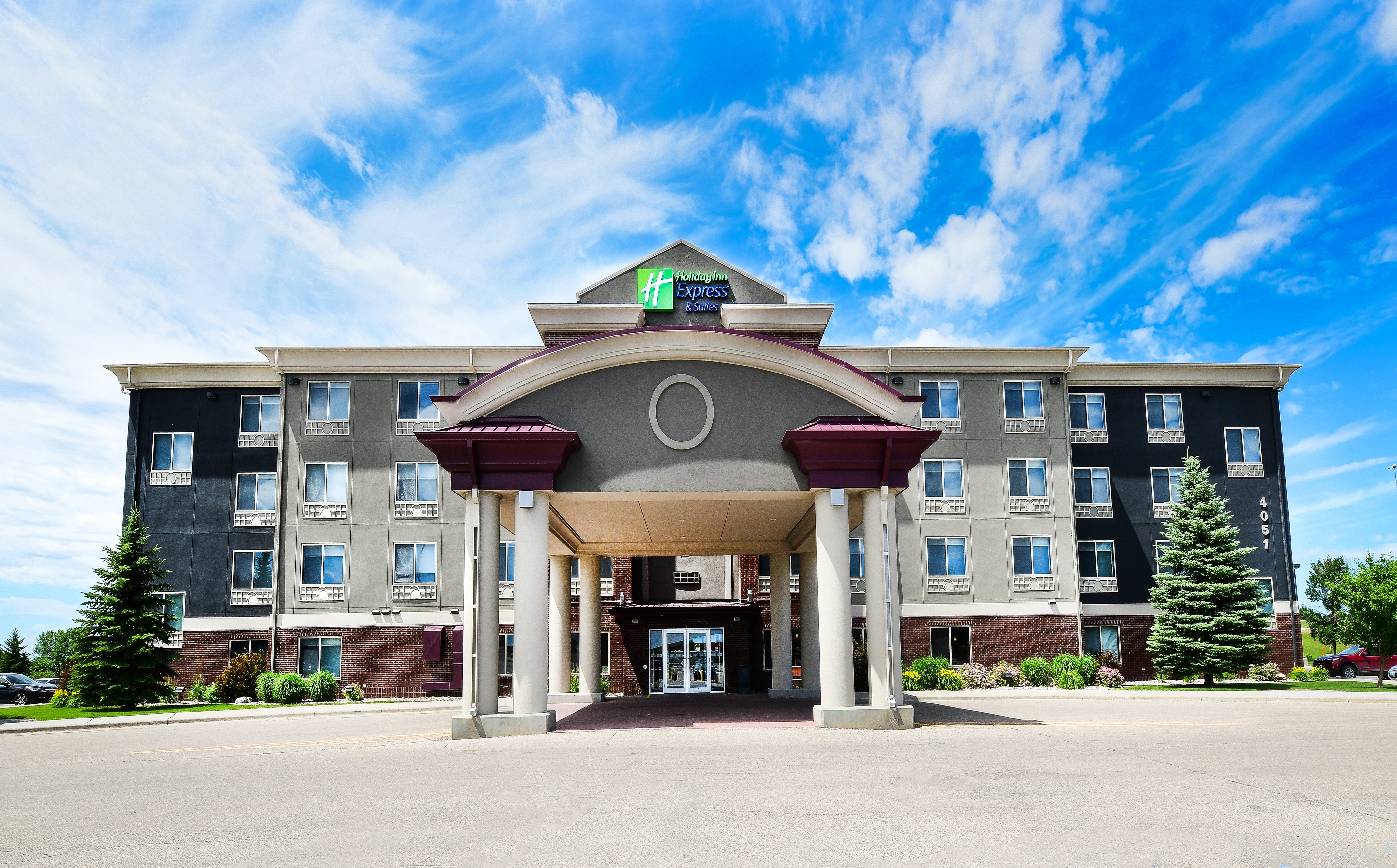 Holiday Inn Express Hotel & Suites