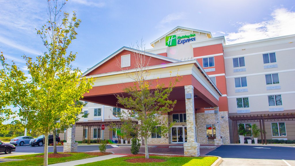 Located only 15 minutes from the Beach