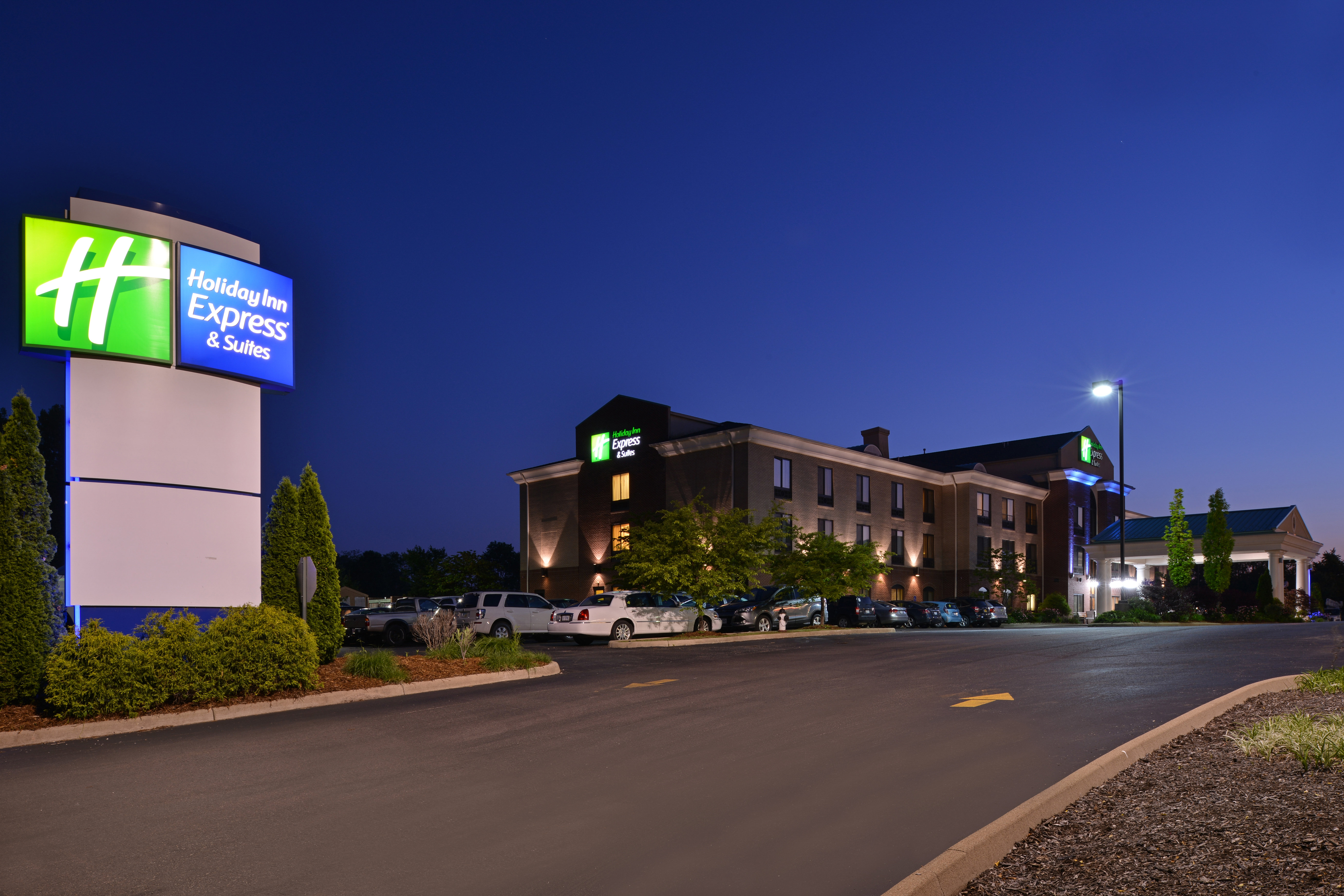 Holiday Inn Express Hotel & Suites