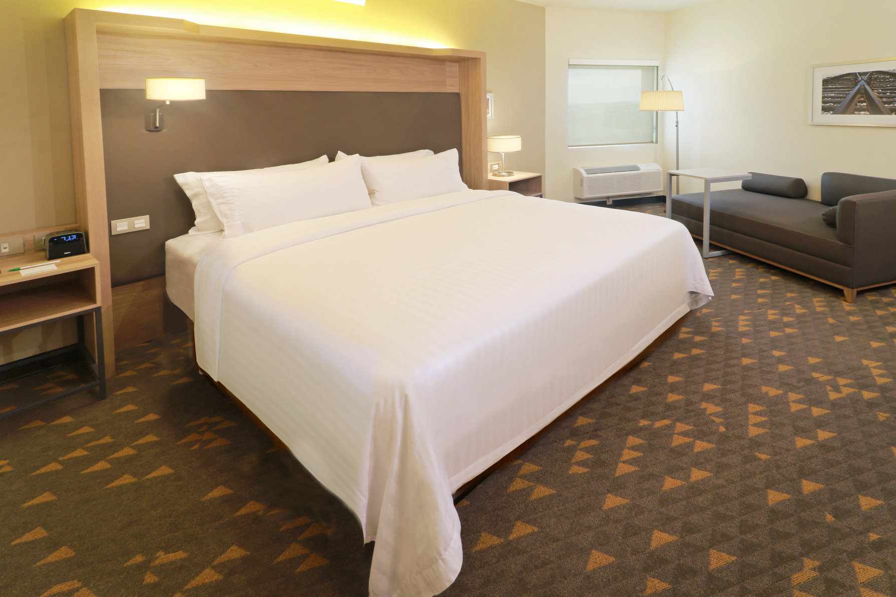 Holiday Inn Ciudad Juarez Room Type - 1 King Standard with Sofa