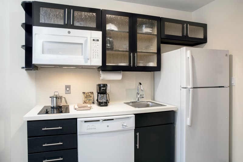 Candlewood Inn and Suites Kendall Aiport