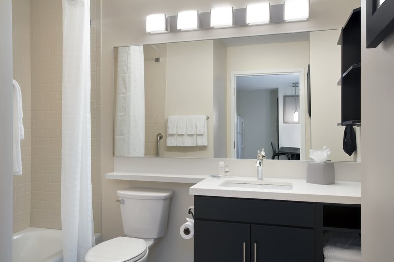 Candlewood Inn and Suites Kendall Aiport