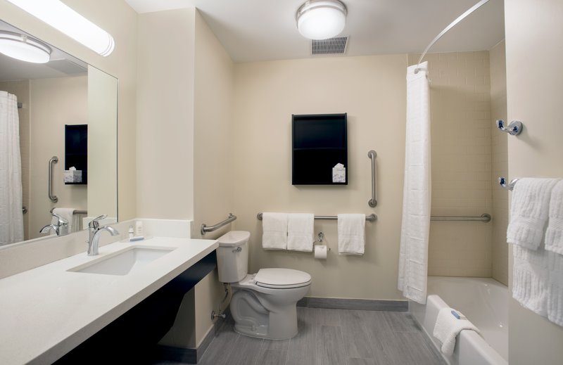 STUDIO STE 2 QUEEN HEARING ACCESSIBLE