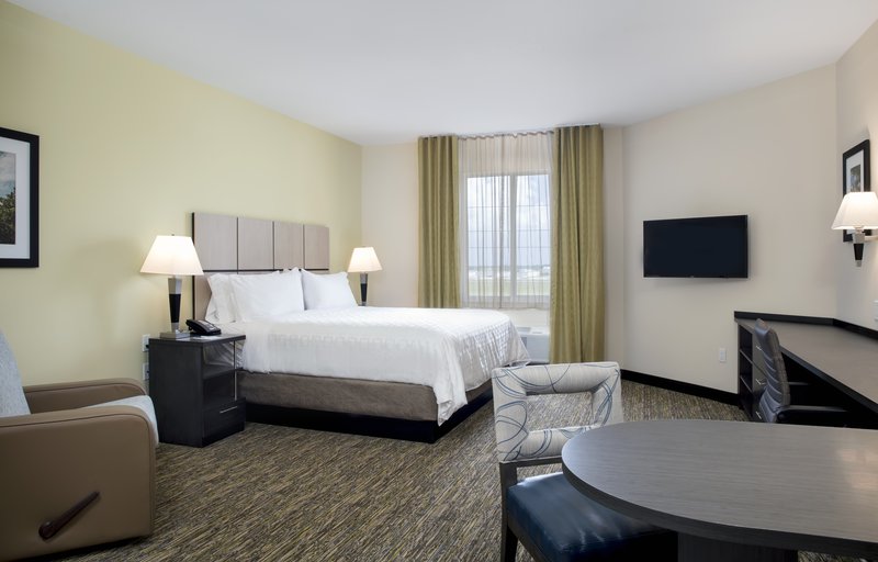 Candlewood Inn and Suites Kendall Aiport