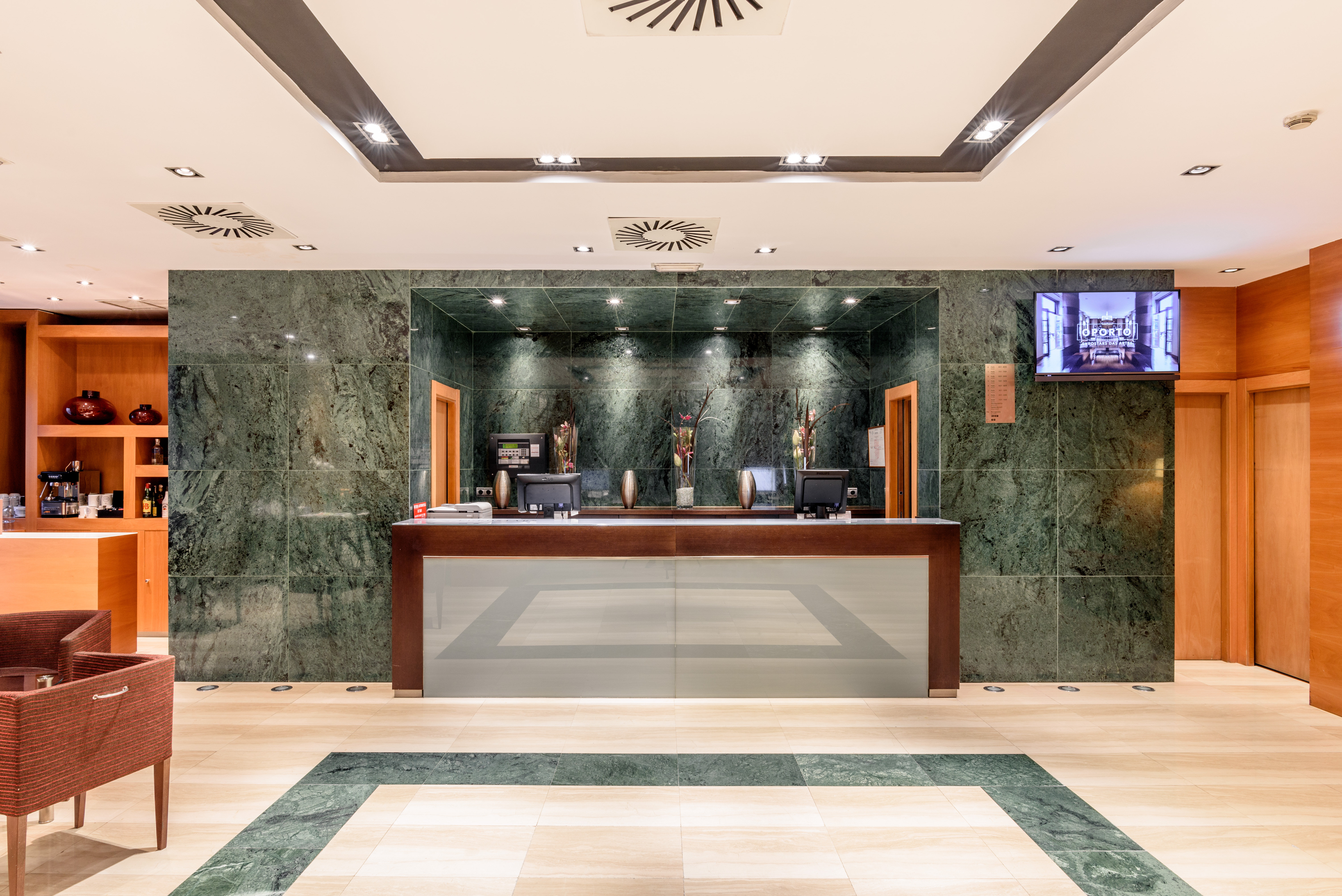 Exe Leon Hotel