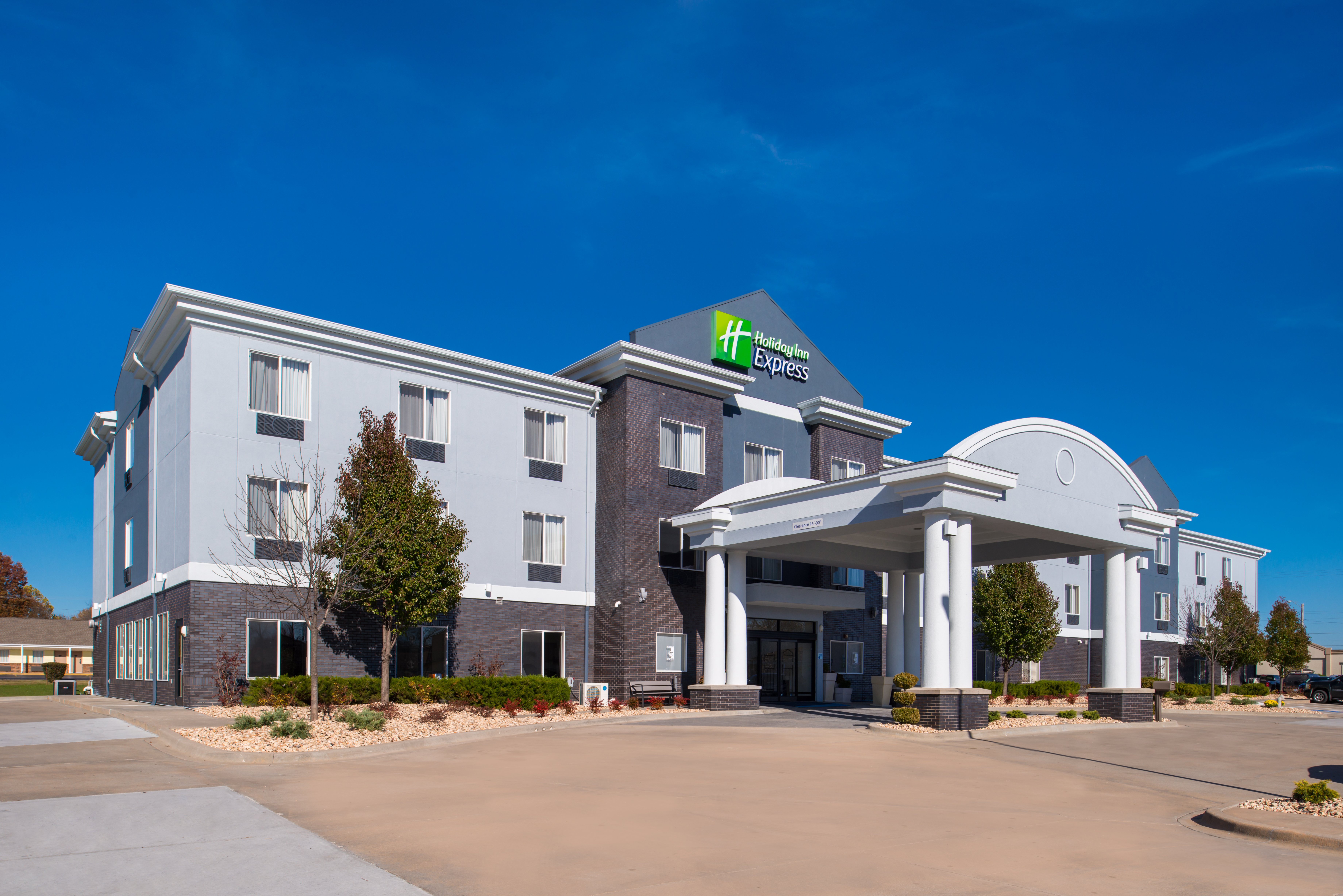 Holiday Inn Express & Suites Pittsburg