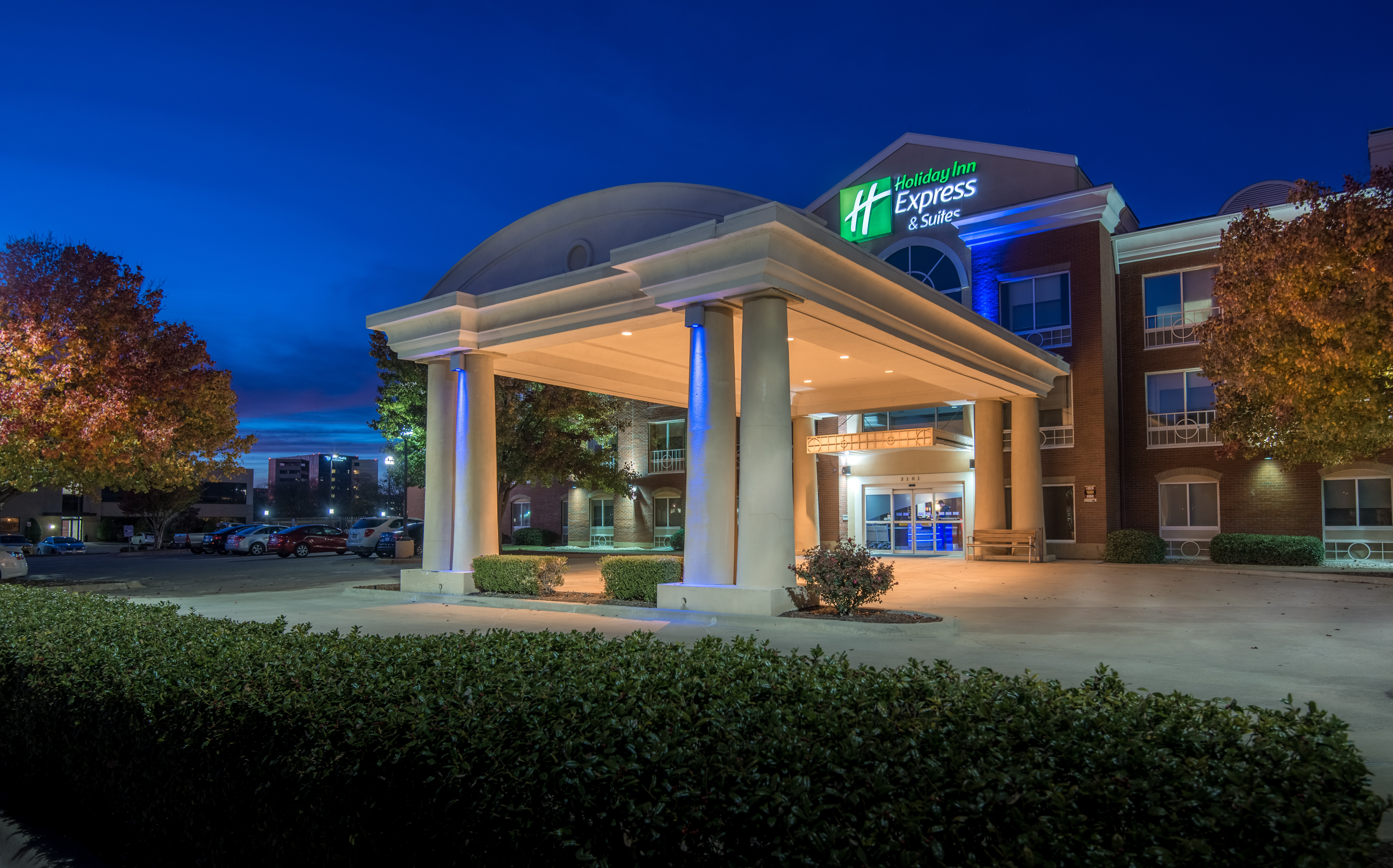 Holiday Inn Express Hotel & Suites