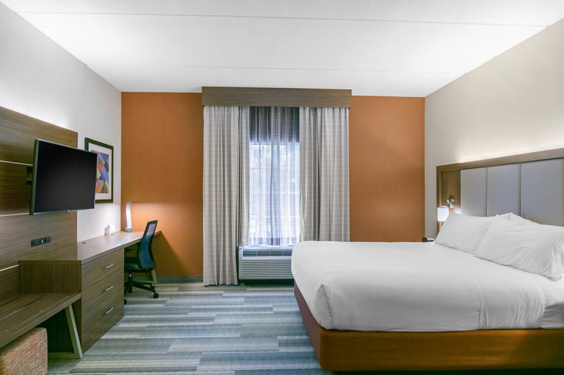 Holiday Inn Express and Suites Mount Arlington-Rockaway Area