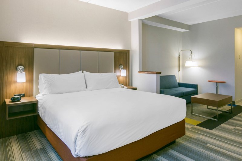 Holiday Inn Express and Suites Mount Arlington-Rockaway Area