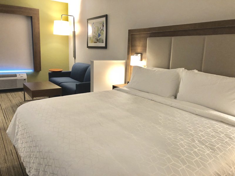 Holiday Inn Express and Suites Raleigh Airport – Brier Creek