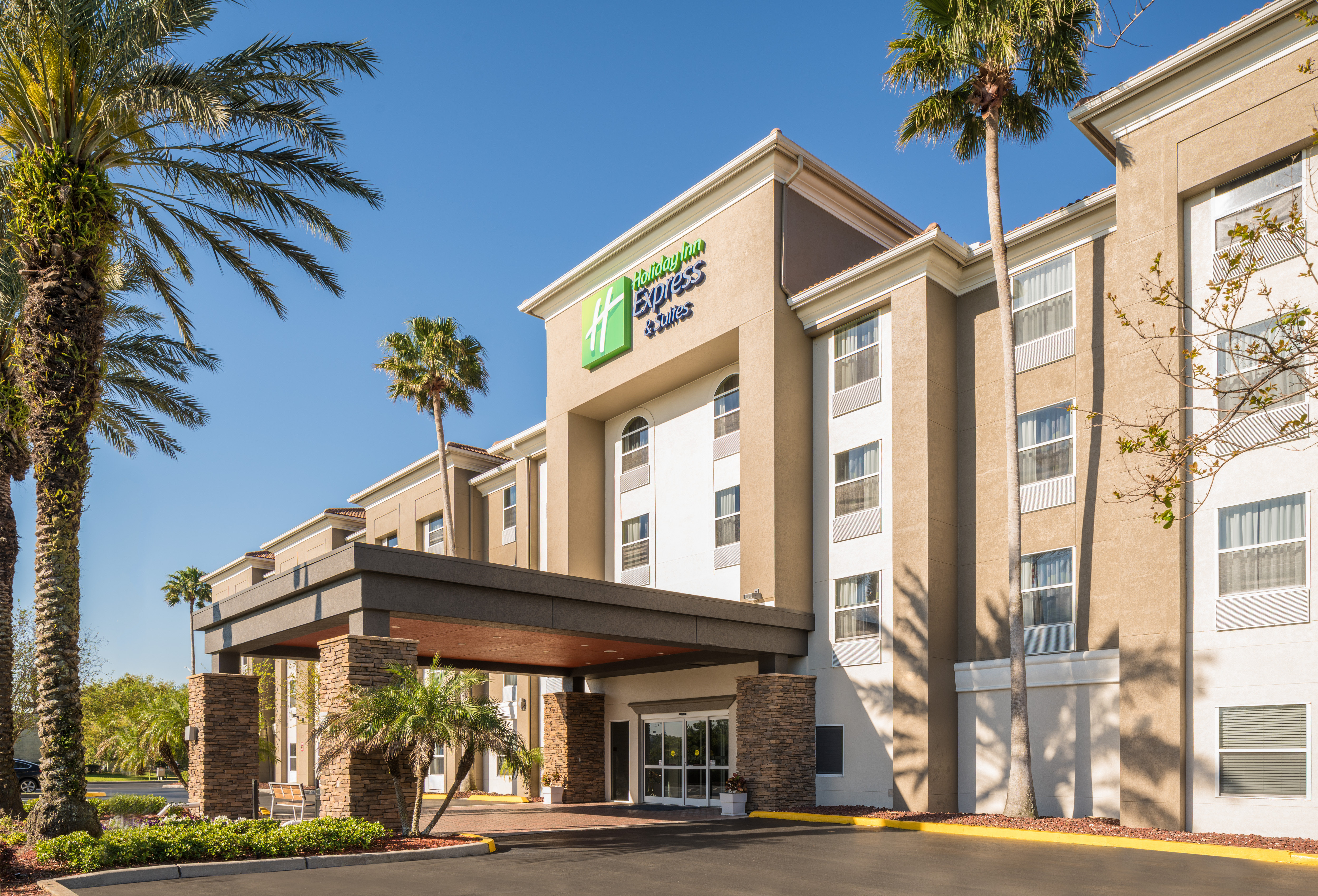 Holiday Inn Express & Suites