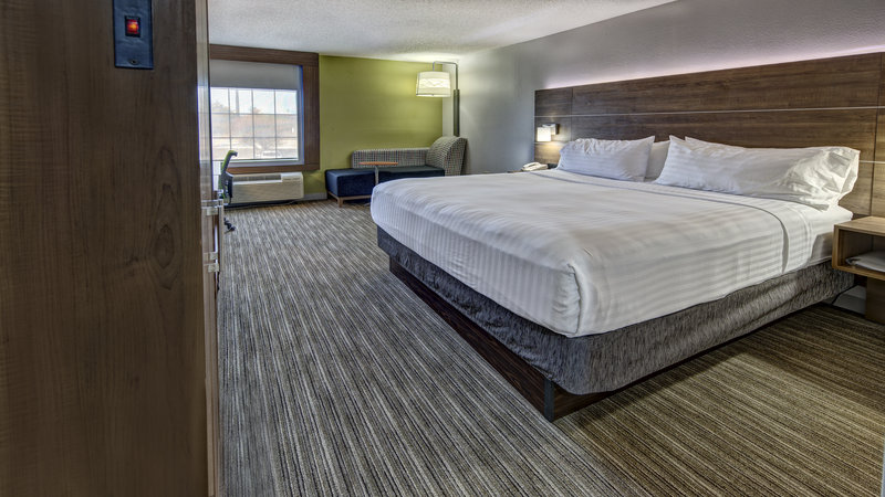 1 KING BED LEISURE NONSMOKING