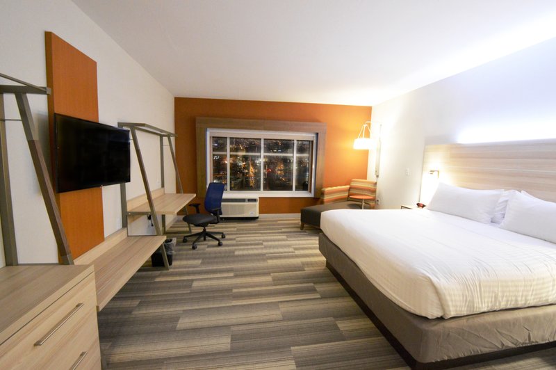 HOLIDAY INN EXPRESS TOLEDO WESTGATE