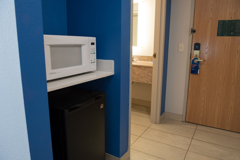 HOLIDAY INN EXP STES ELKHART S