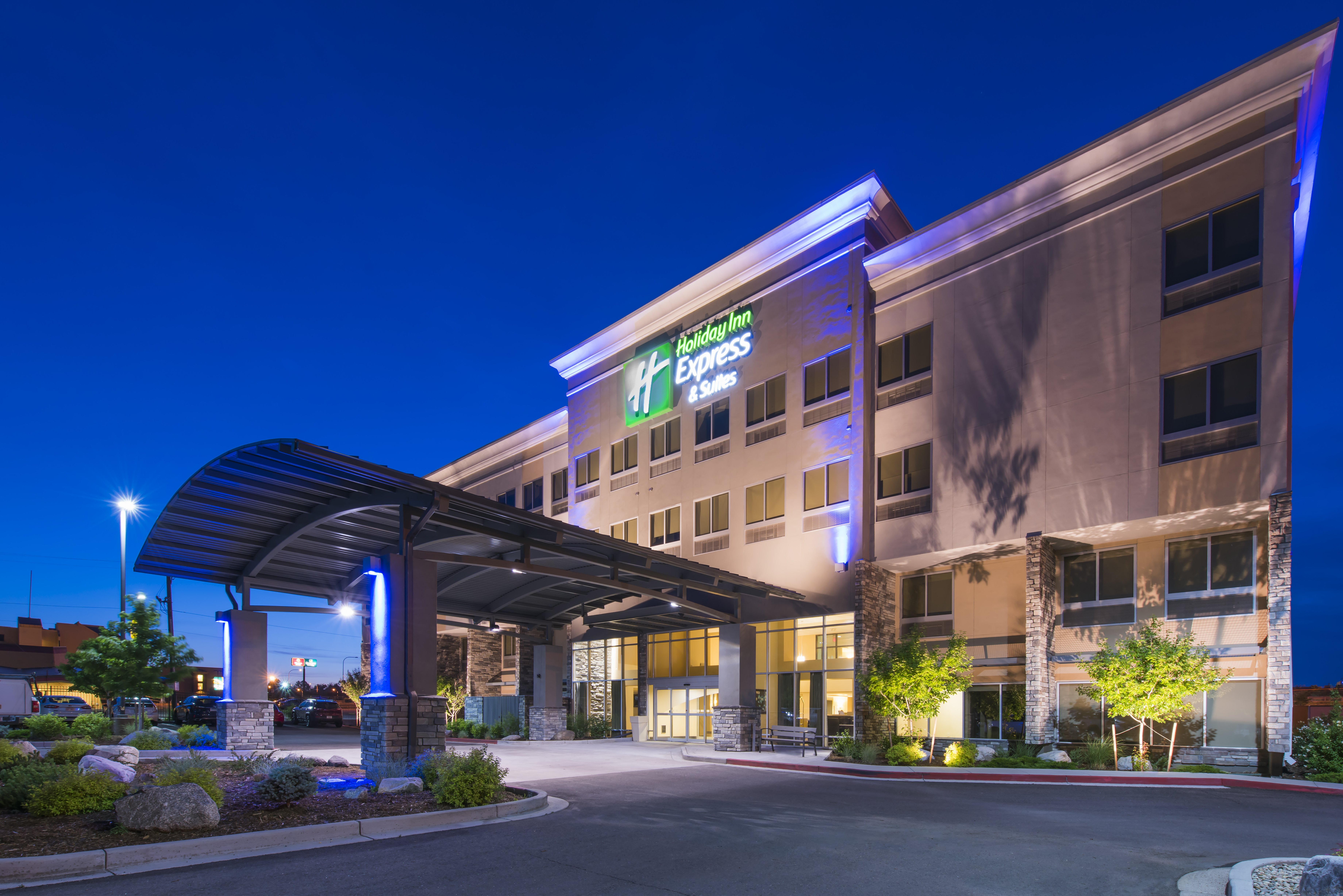 Holiday Inn Express Hotel & Suites
