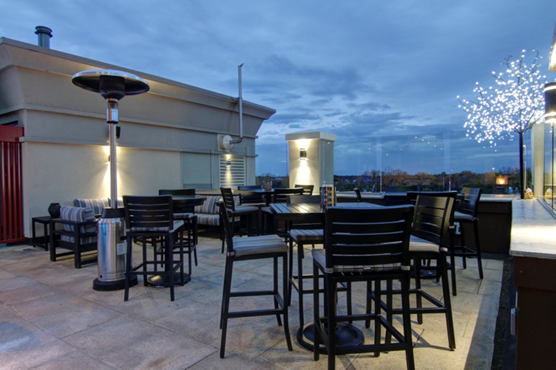 Lounge Six