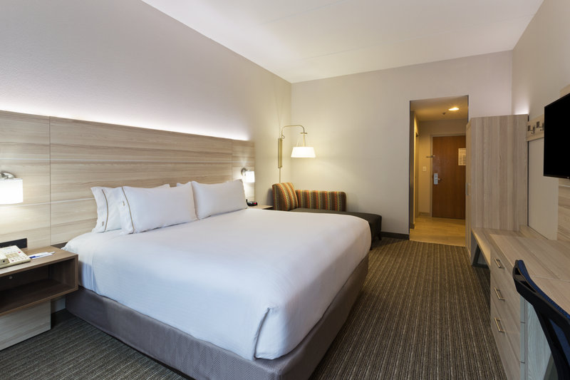 HOLIDAY INN EXPRESS TAVARES