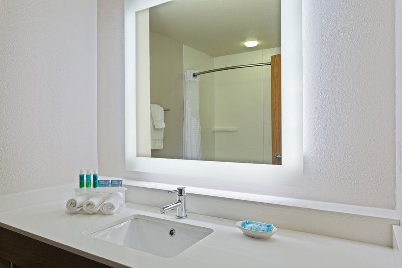 HOLIDAY INN EXPRESS TAVARES
