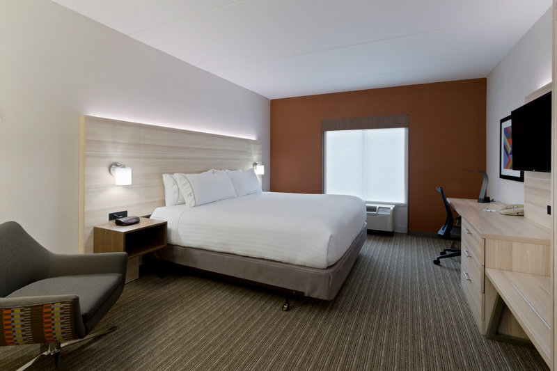 HOLIDAY INN EXPRESS TAVARES